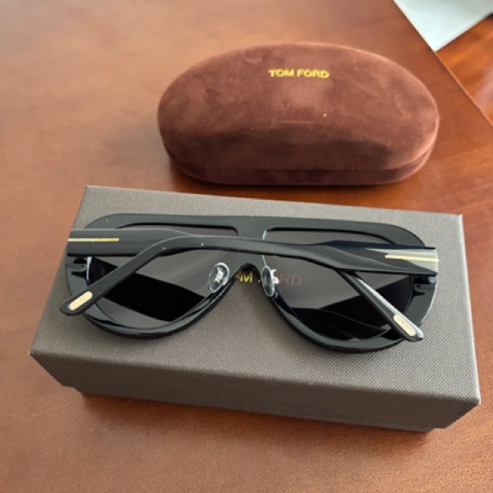 TOM FORD black sunglasses - Picture 8 of 10